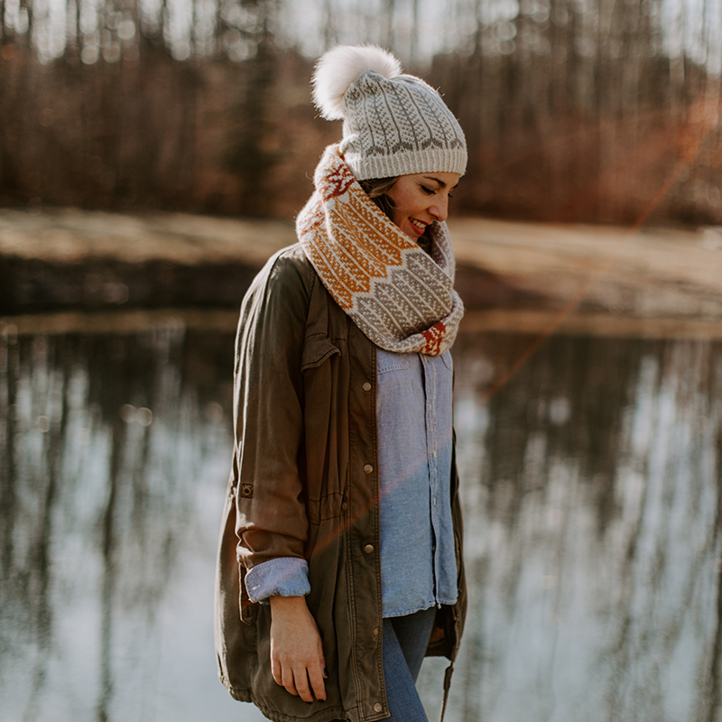 mYak_Fallen Feaaters Cowl_Jill Zielinsky_01 mYak_Fallen-Feaaters-Cowl_Jill-Zielinsky