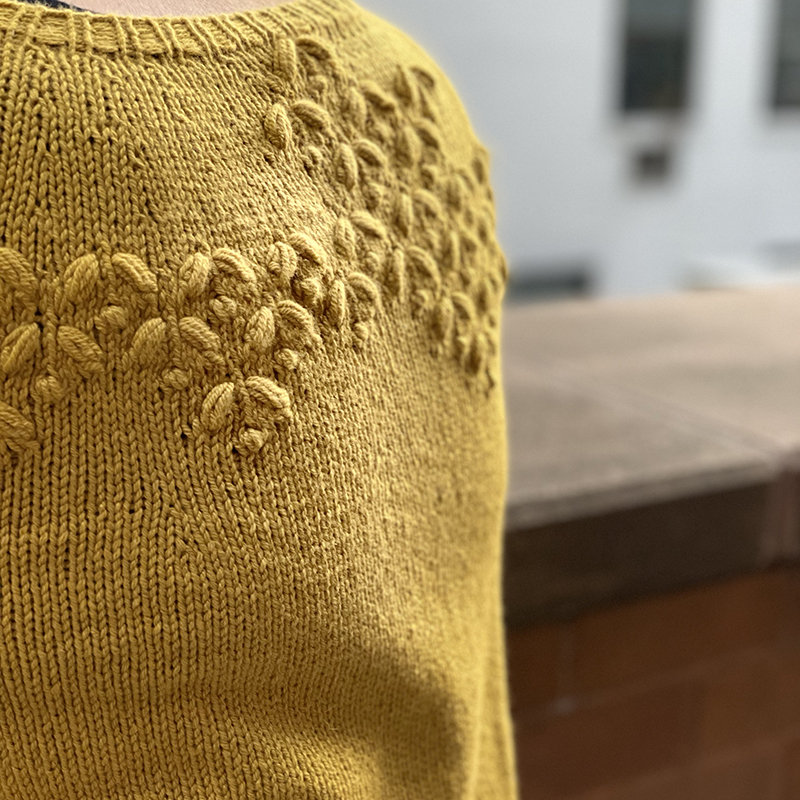 mYak_Asterales-Pullover_by-Paula-Pereira