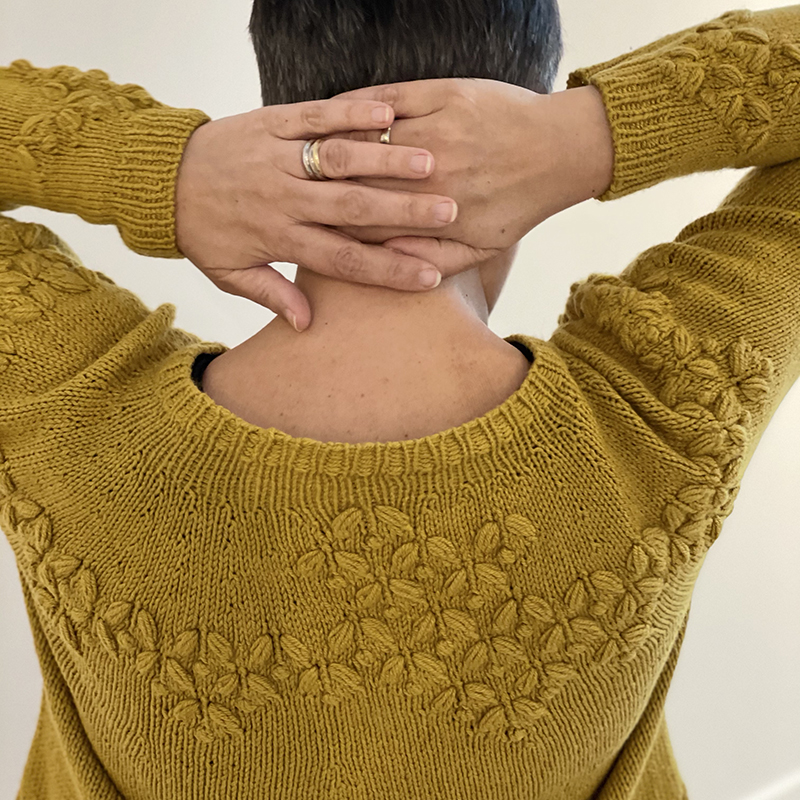 mYak_Asterales-Pullover_by-Paula-Pereira