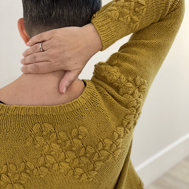 mYak_Asterales-Pullover_by-Paula-Pereira