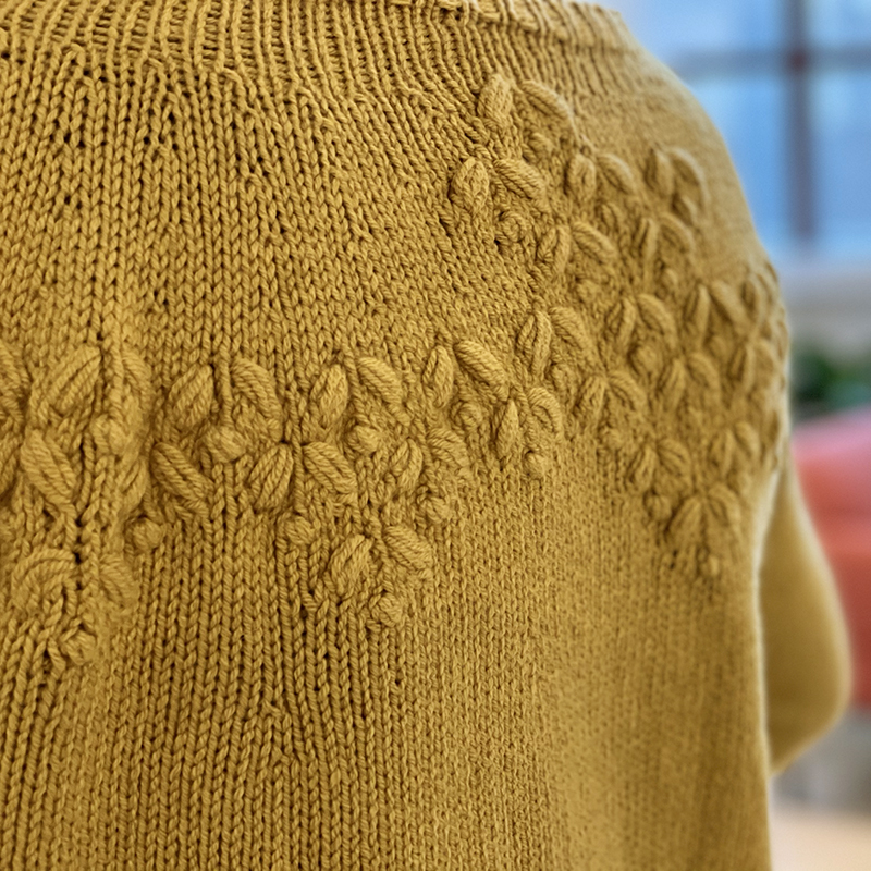 mYak_Asterales-Pullover_by-Paula-Pereira