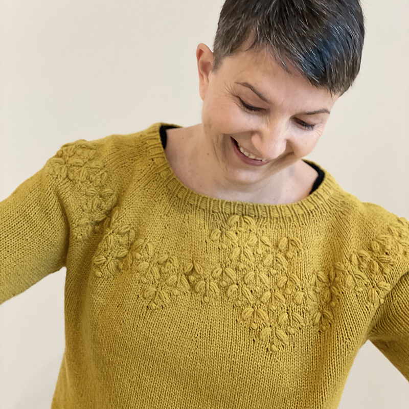 mYak_Asterales-Pullover_by-Paula-Pereira