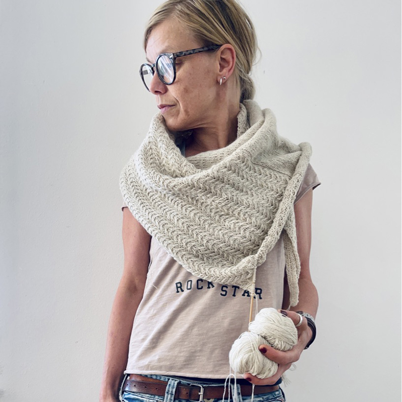 mYak_Vaike Shawl by Isabel Kraemer_01 mYak_Vaike Shawl by Isabel Kraemer_