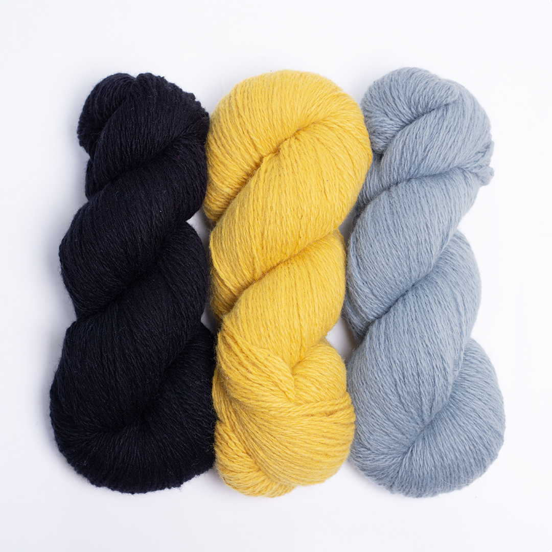 mYak_Yarns_Black Petunia Botton d'oro Stone Blue_01