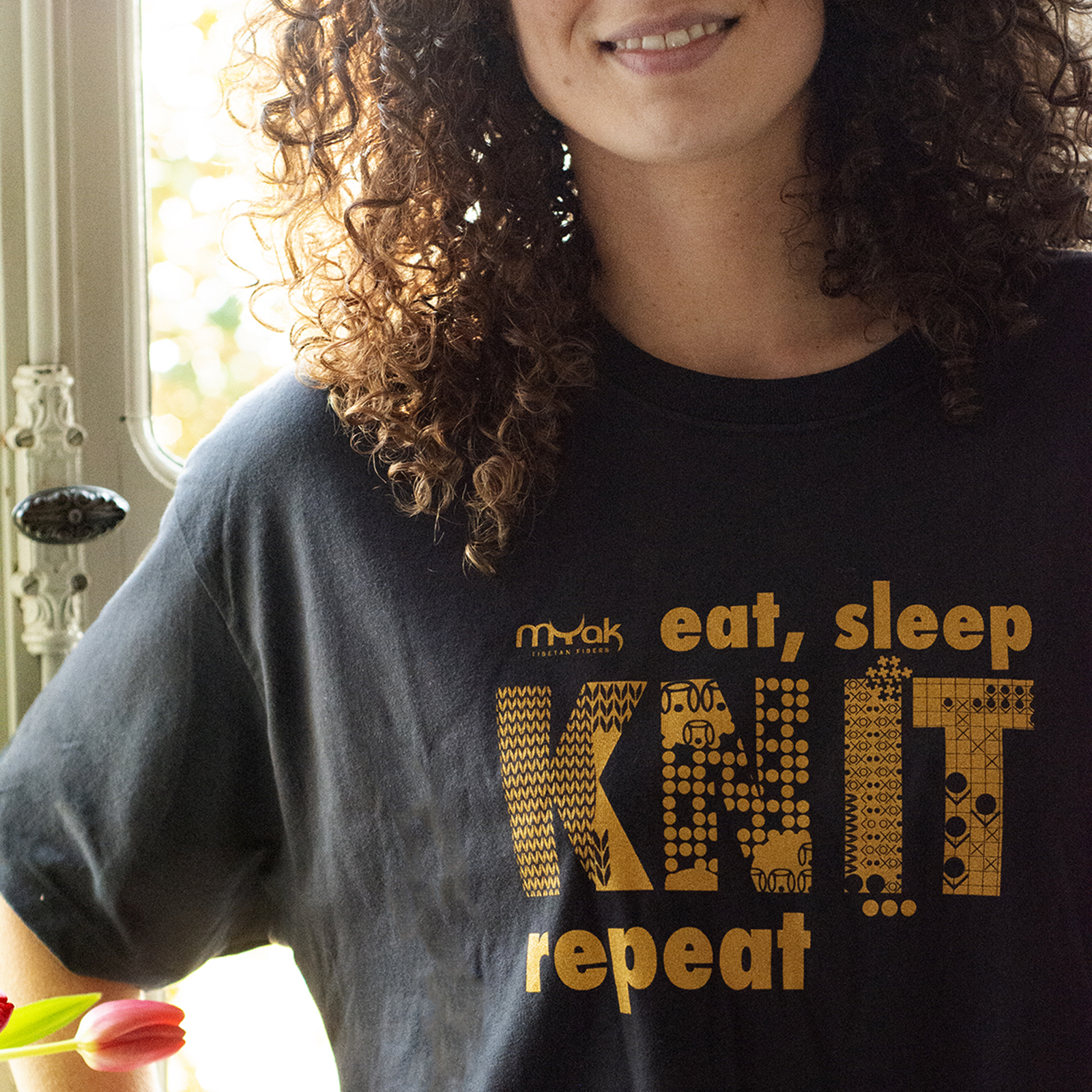 mYak_T-shirt_Black_girocollo_Q