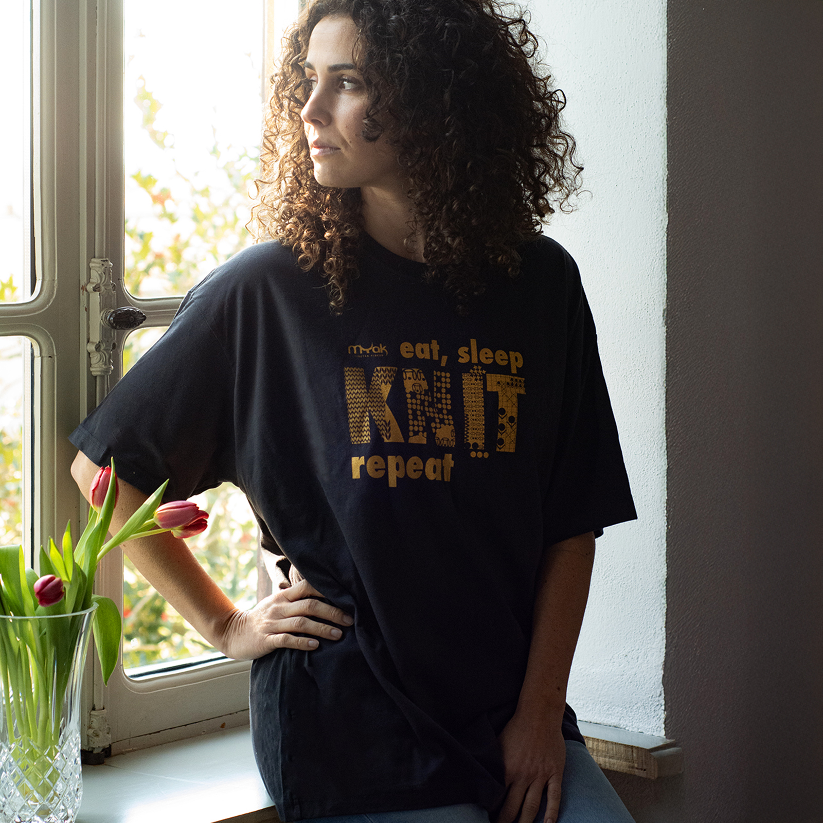 mYak_T-shirt_Black_girocollo_Q_01