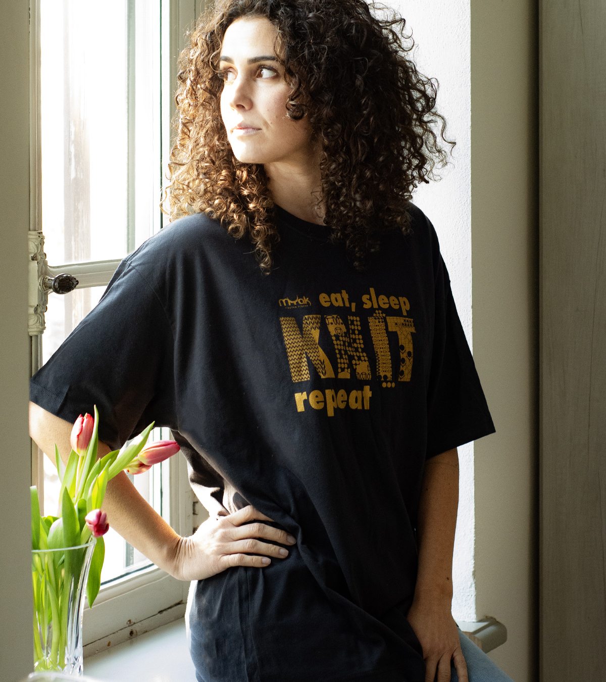 mYak_T-shirt_Black_girocollo_Q_02