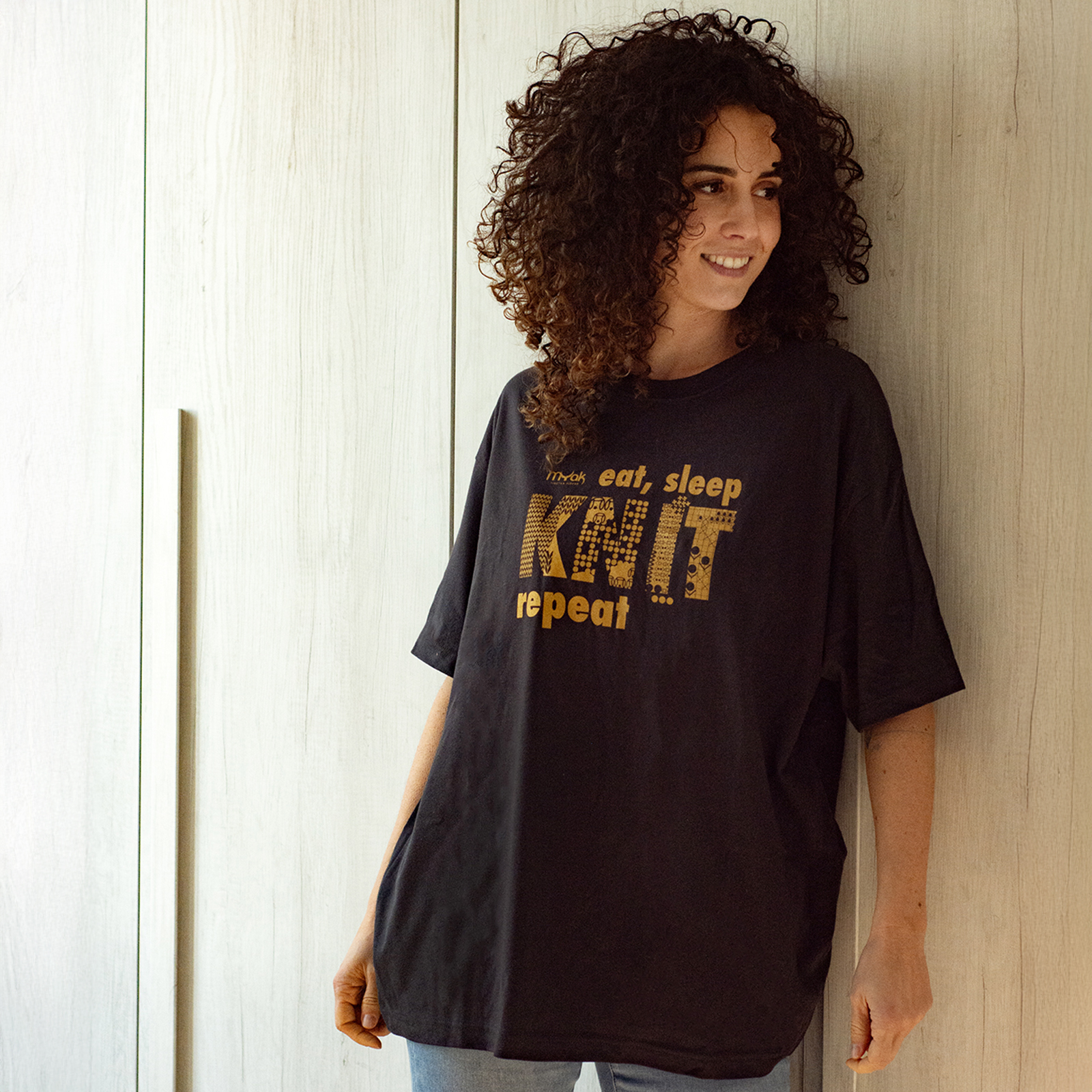 mYak_T-shirt_Black_girocollo_Q_04