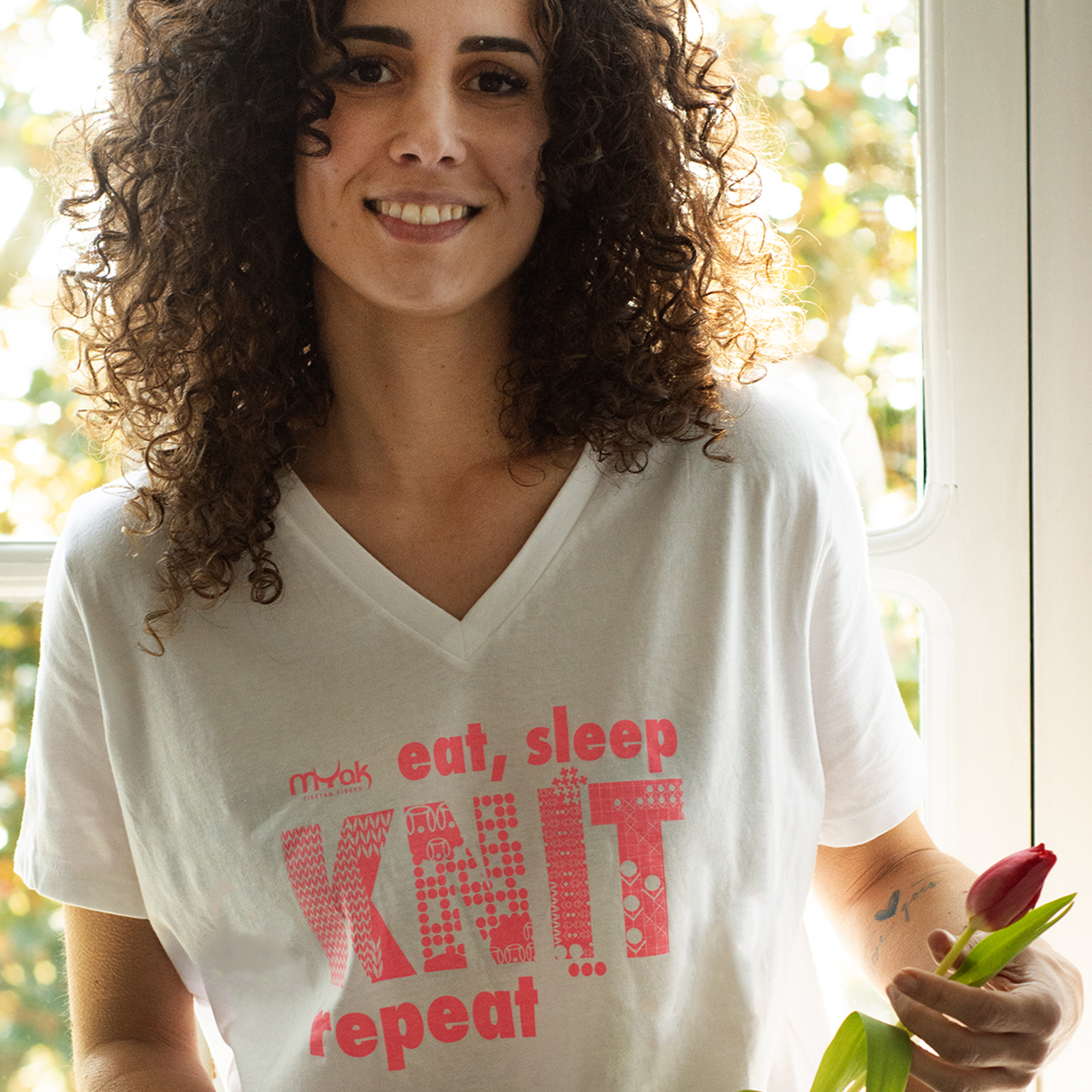 mYak_T-shirt_White_V neck_Q_07