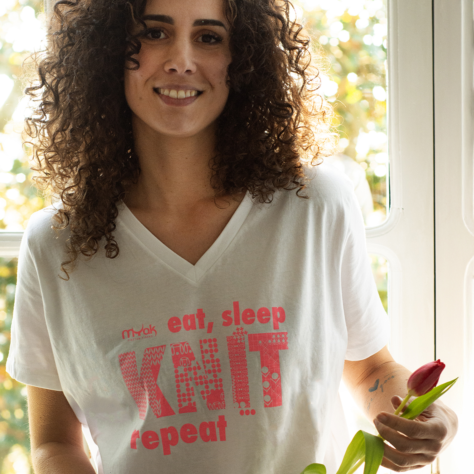 mYak_T-shirt_White_V neck_Q_10